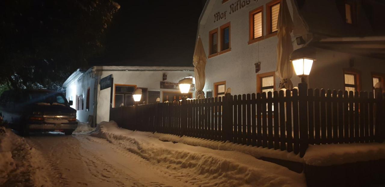 Pension Und Restaurant Die Burg Ehrenfriedersdorf Dış mekan fotoğraf