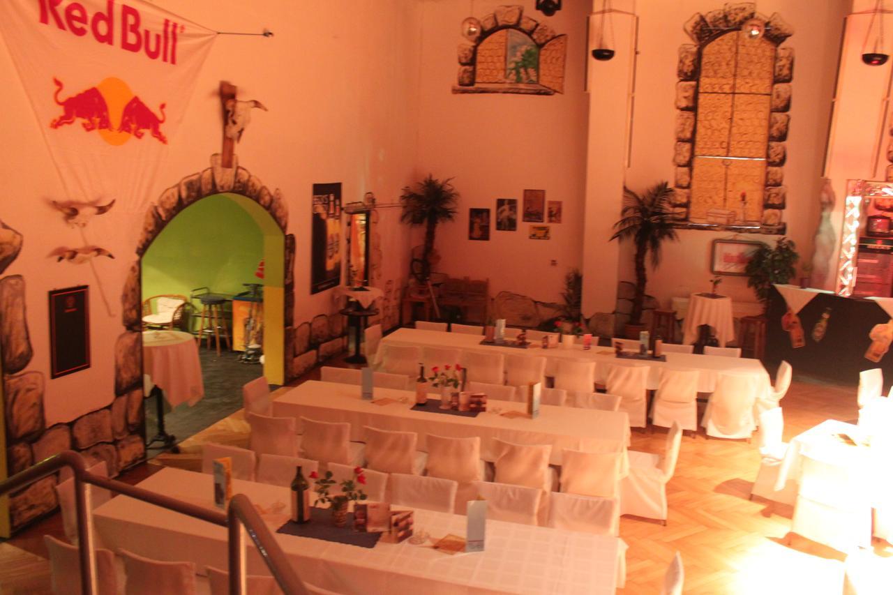 Pension Und Restaurant Die Burg Ehrenfriedersdorf Dış mekan fotoğraf