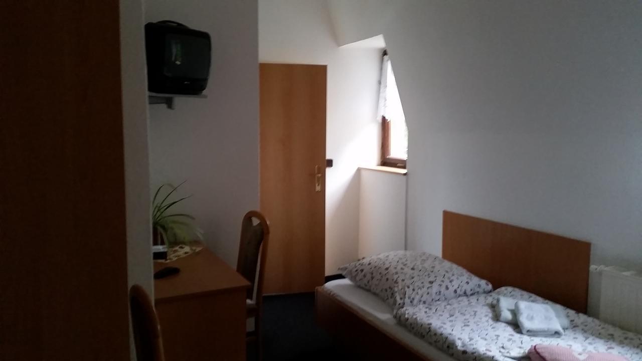 Pension Und Restaurant Die Burg Ehrenfriedersdorf Dış mekan fotoğraf