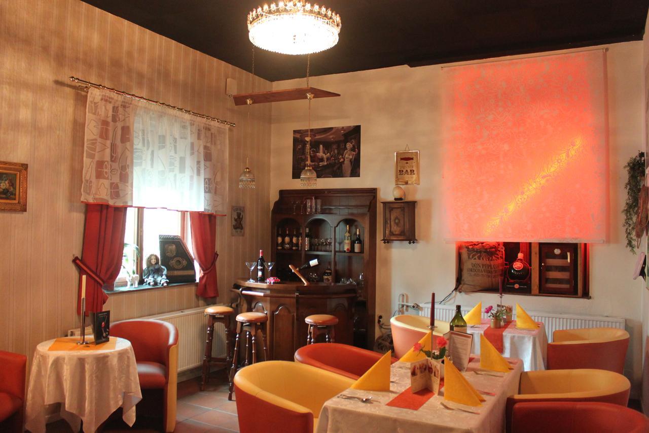 Pension Und Restaurant Die Burg Ehrenfriedersdorf Dış mekan fotoğraf
