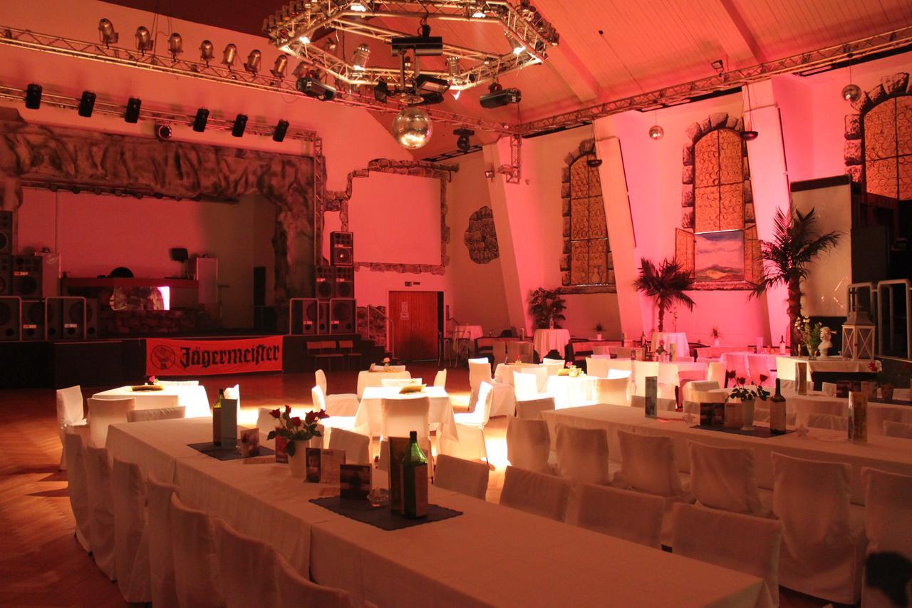 Pension Und Restaurant Die Burg Ehrenfriedersdorf Dış mekan fotoğraf