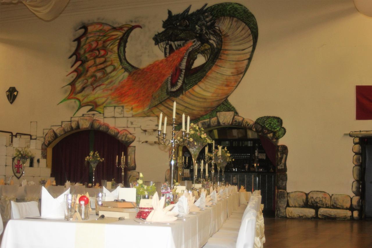 Pension Und Restaurant Die Burg Ehrenfriedersdorf Dış mekan fotoğraf